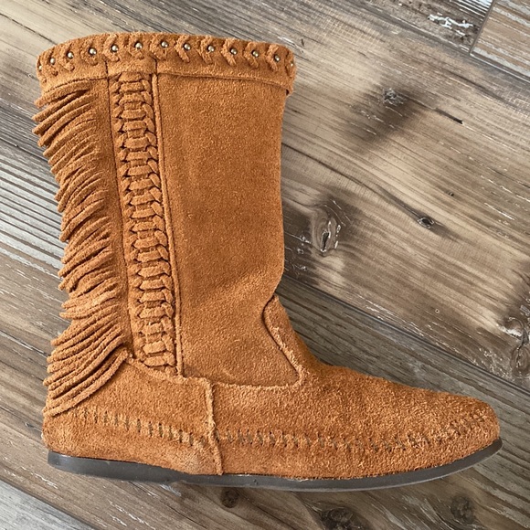 🪶Minnetonka🪶Moccasin Suede Luna Fringe Boots - Picture 3 of 9